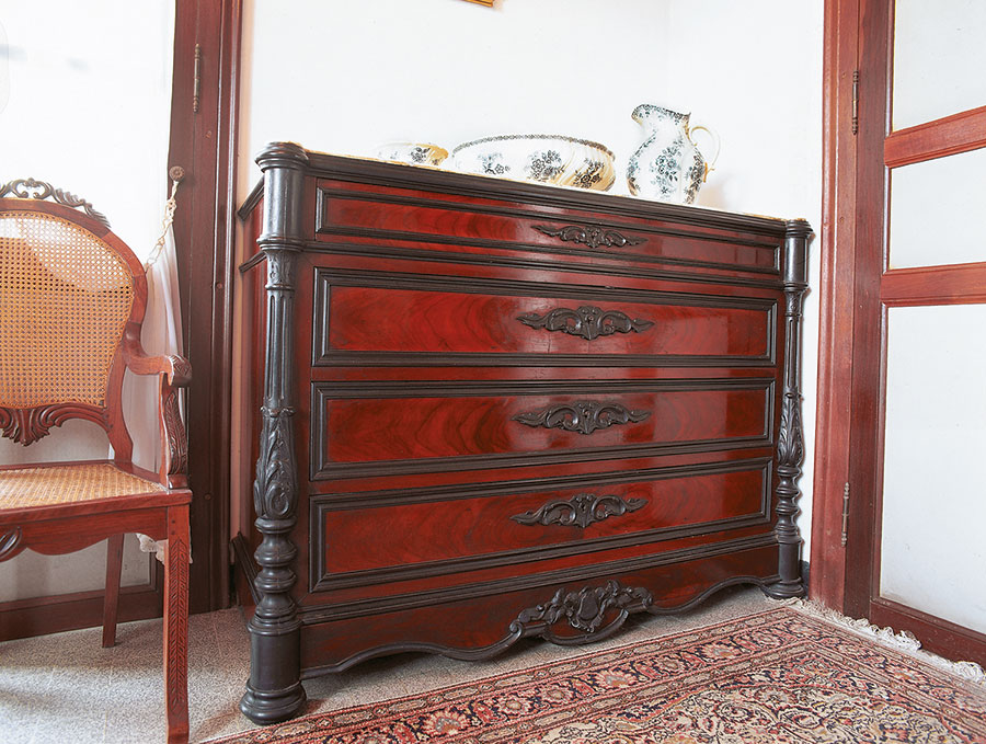 Mobilier creole 106