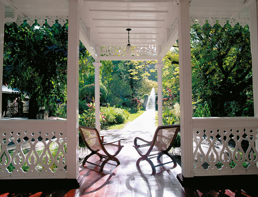 Mobilier creole 100
