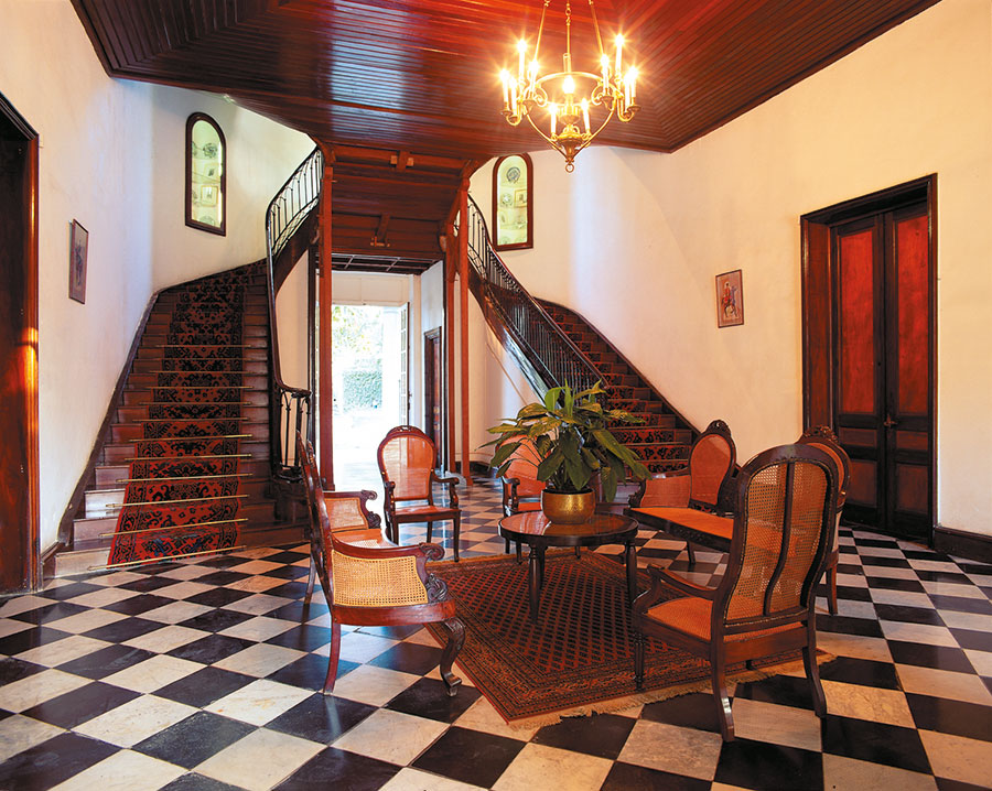 Mobilier creole 131