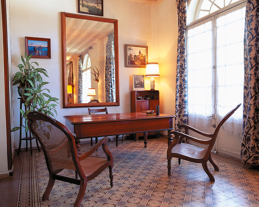 Mobilier creole 151